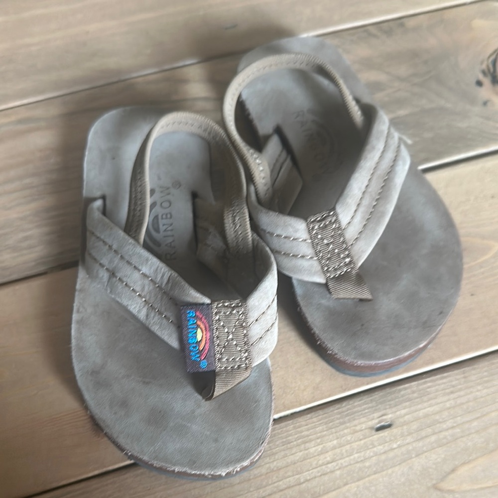 Used little kids Rainbow Tan Sandals Comfortable Flip Flops size: 7/8